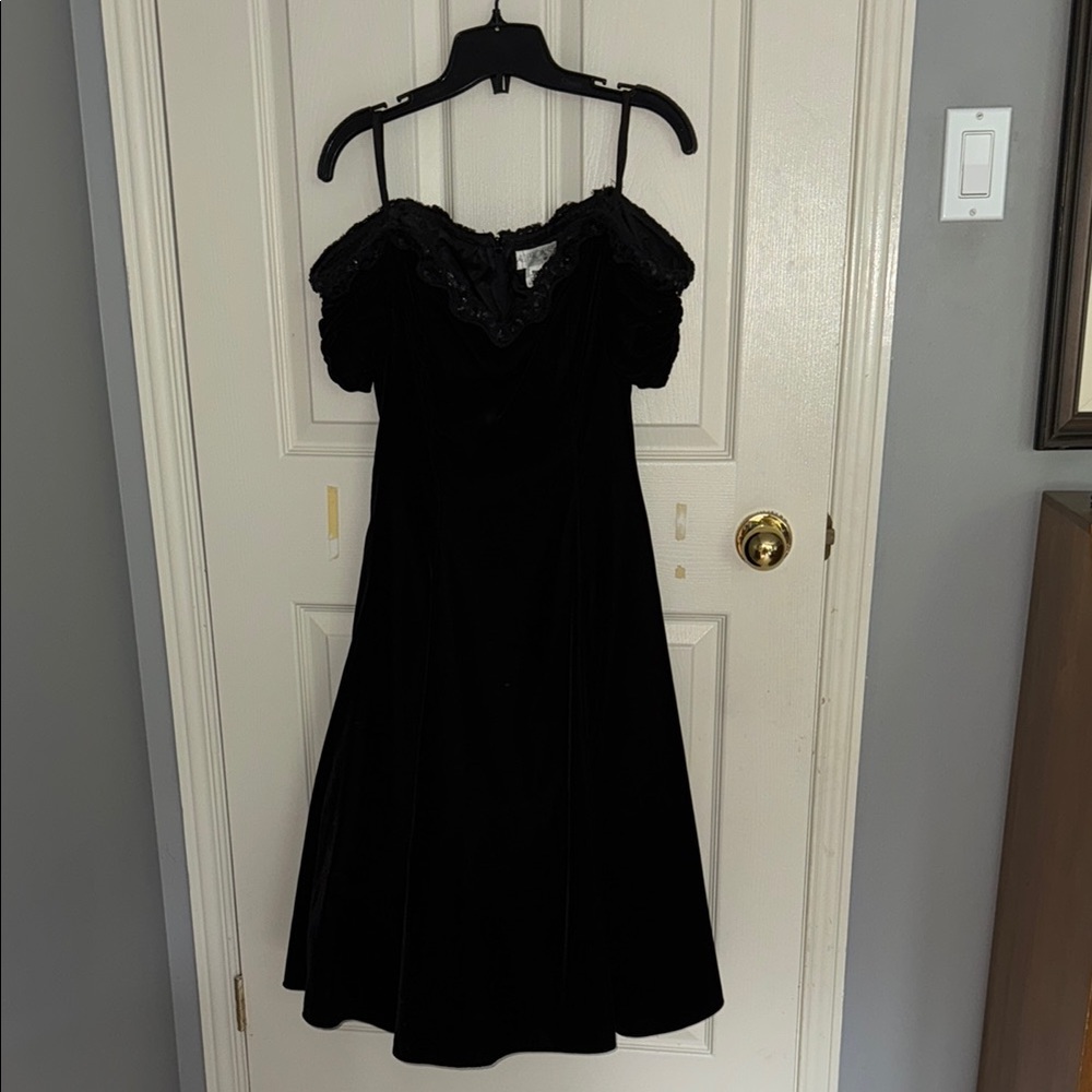 Elegant Black Off-Shoulder Midi Dress